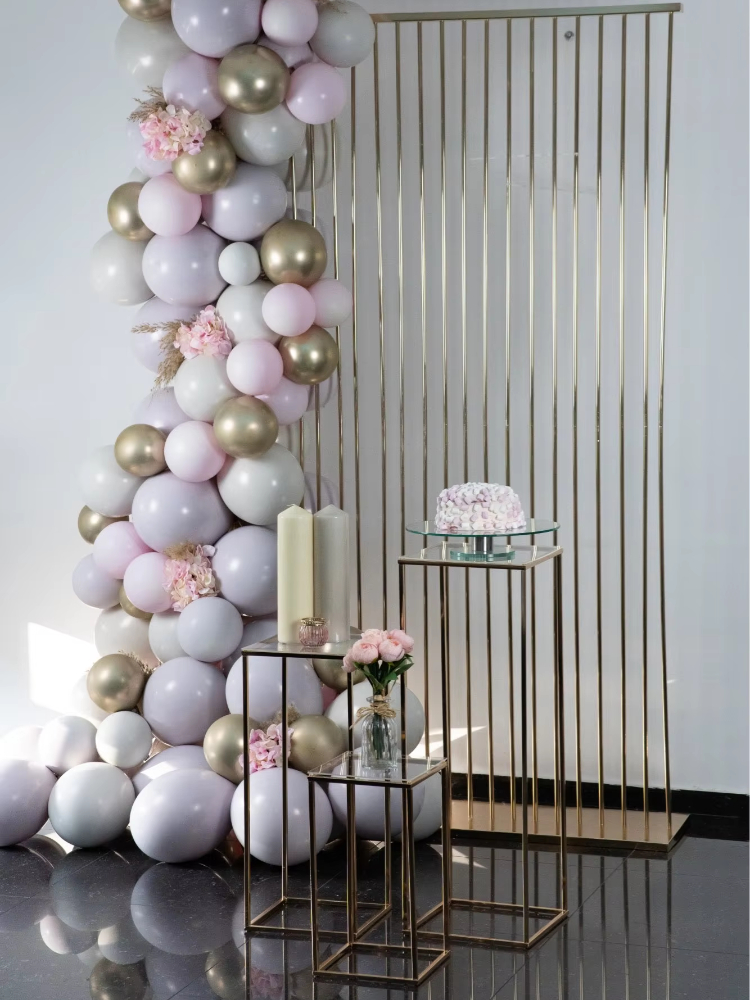 Shiny Gold Metal Frame Flower  – Dessert Table Backdrop recenzja i cena