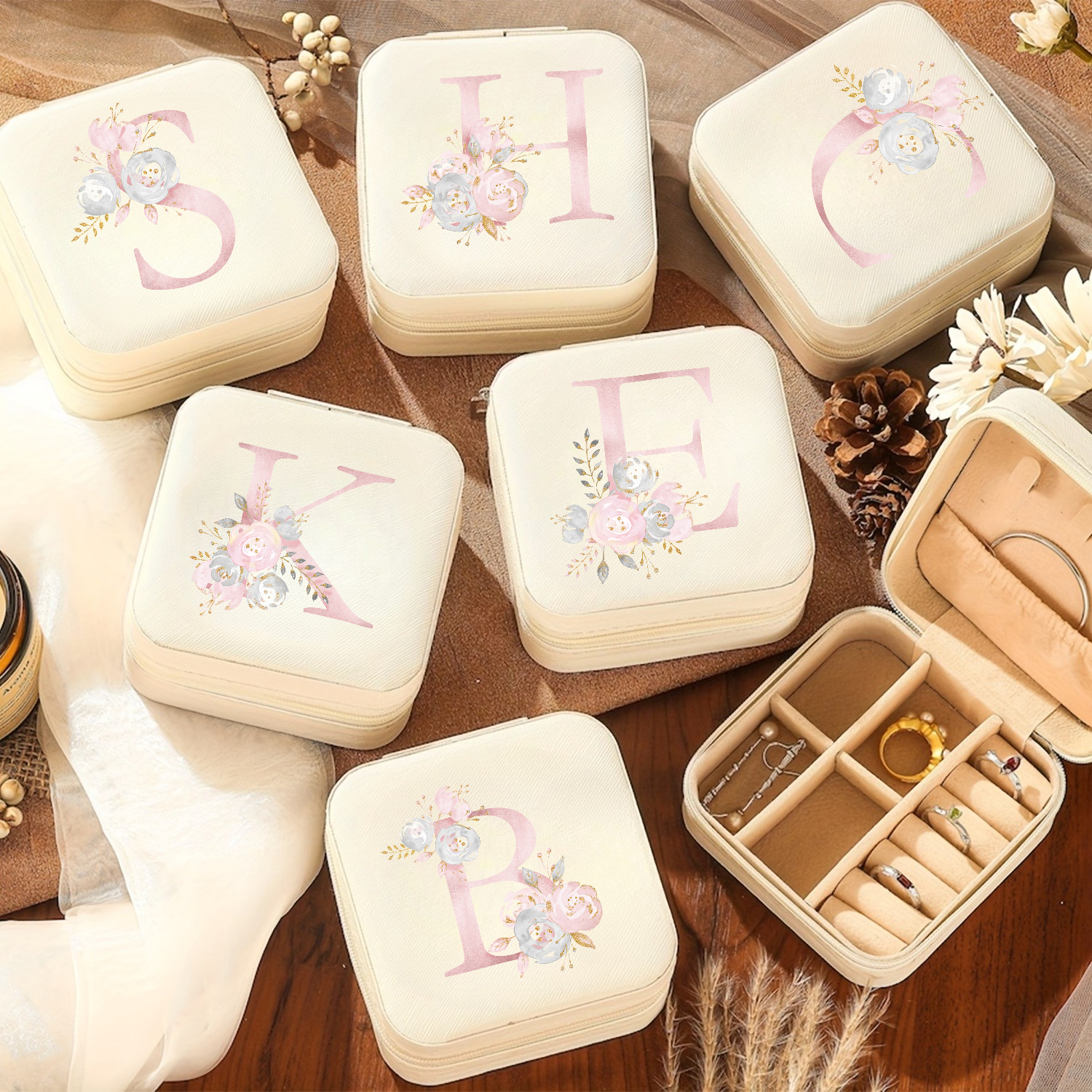 A-Z Alphabet Print Beige Trave – Event Z recenzja i cena